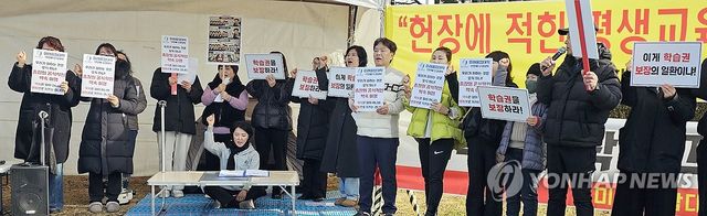 제주대 교수, 일방 계약 종료 철회 요구 단식농성