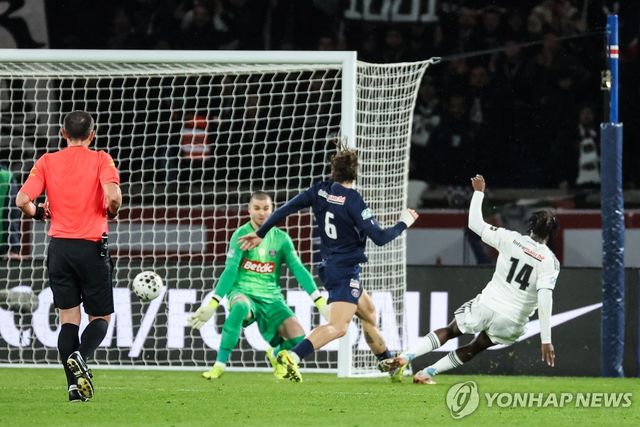 파리FC 조나단 이코네(14반)의 결승 골 순간.