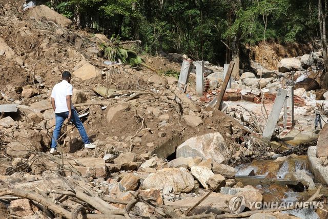 사이클론 디트와가 할퀴고 간 스리랑카