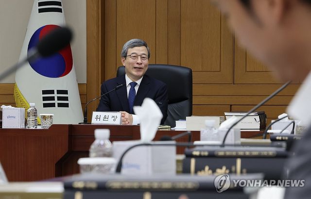 발언하는 이동원 양형위원회 위원장