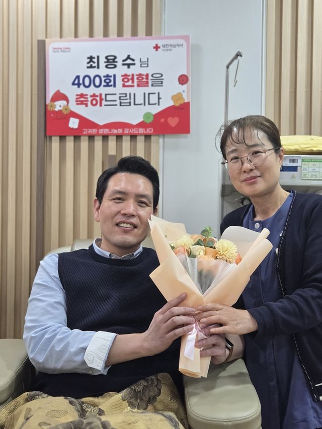 헌혈 400회 대기록 세운 최용수 씨