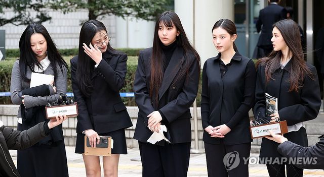 법정출석 마친 뉴진스(NJZ)