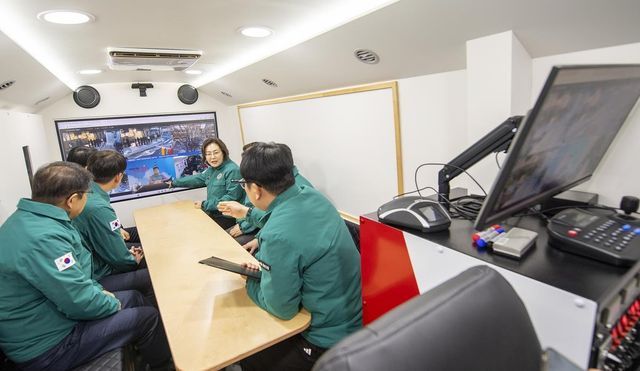 용산구 재난현장지휘버스 내부