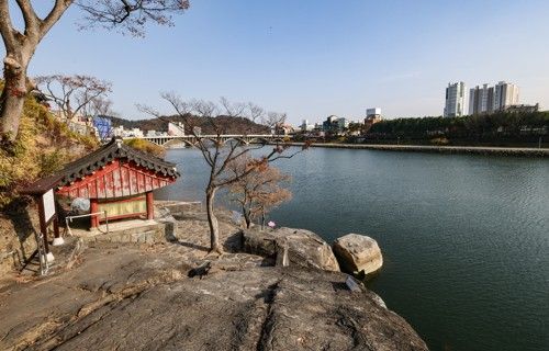 촉석루 아래 의암[사진/임헌정 기자]