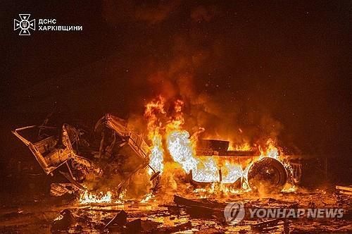13일 러시아 공습으로 하르키우에 발생한 화재