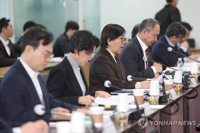 발언하는 정은경 보건복지부 장관