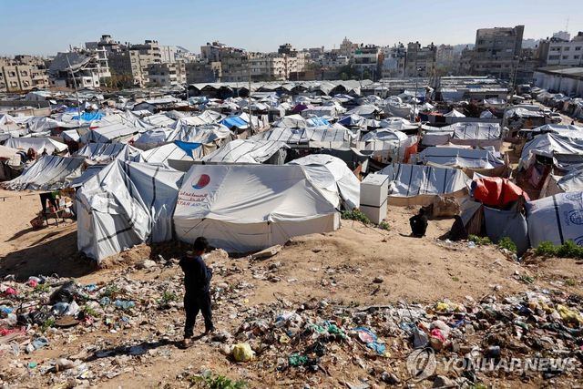 쓰레기더미 위 가자지구 피란촌