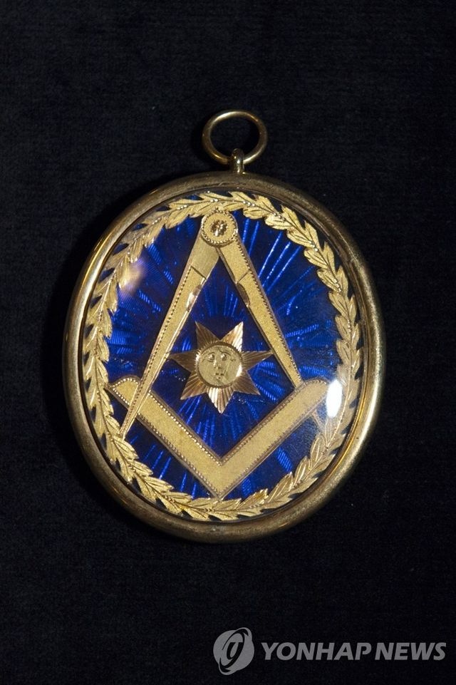 2018년 프리메이슨 관련 전시회에 전시된 메달