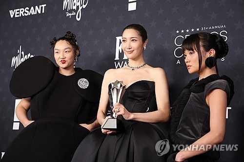 '케이팝 데몬 헌터스' 주제가 부른 오드리 누나(왼쪽부터), 이재, 레이 아미