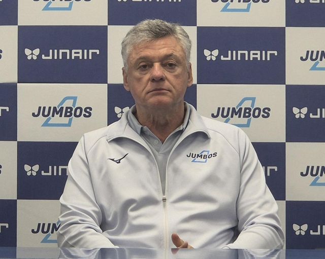 인터뷰하는 헤난 달 조토 대한항공 감독