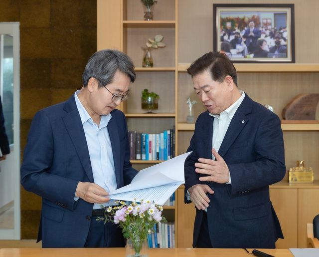 김동연 경기도지사(왼쪽)와 박승원 광명시장