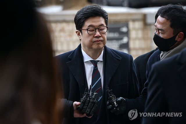 김병주 MBK파트너스 회장, 영장실질심사 출석