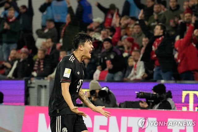 포효하는 김민재.