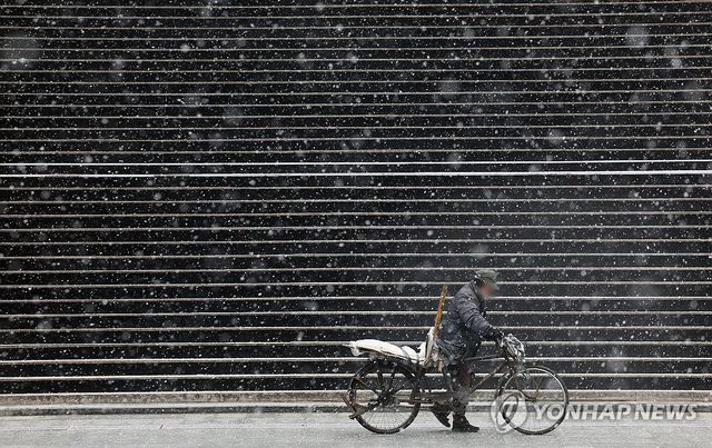눈을 뚫고 가는 겨울자전거