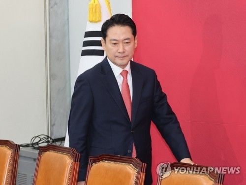 입장하는 장동혁 대표