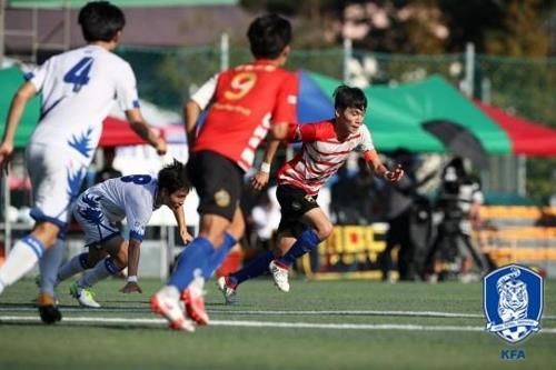 고교 축구대회 경기 장면