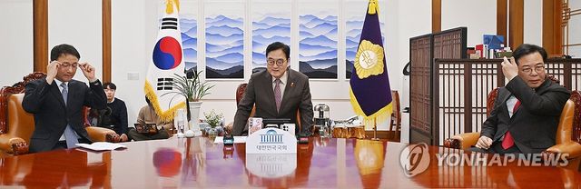 국회의장실에서 만난 여야 원내대표