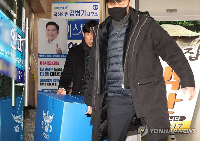 경찰, '비위 의혹' 김병기 자택 압수수색 종료