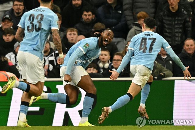 포효하는 맨시티의 앙투안 세메뇨