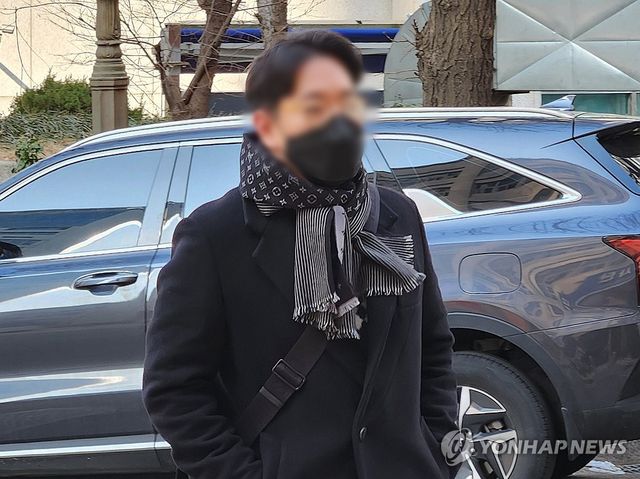 김병기 의원 전 보좌관, 참고인 조사 출석