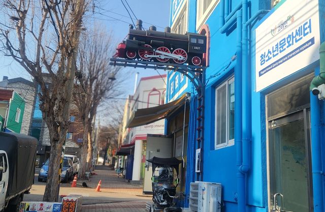 문빅토르 화백의 대표작 중 하나인 '이주열차'