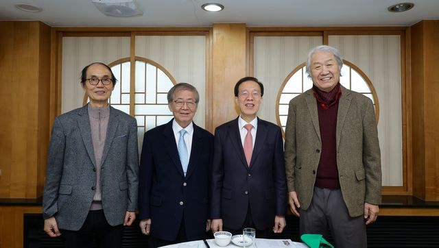 국민통합위원장, 진보 원로들과 오찬