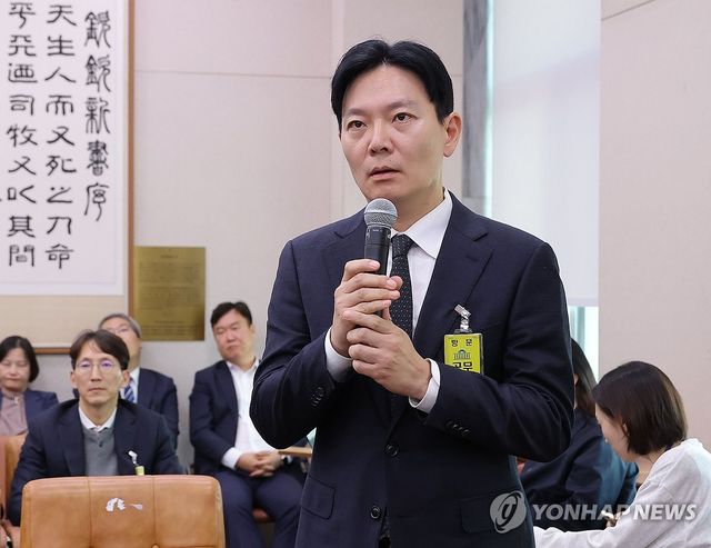 의원 질의 답변하는 박상용 법무연수원 교수