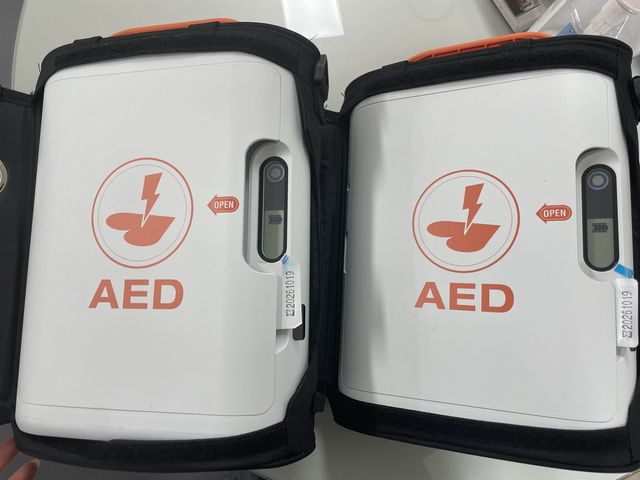 이동형 자동심장충격기(AED) 