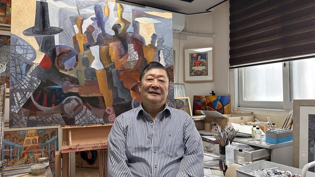 연합뉴스와 인터뷰하는 문빅토르 화백