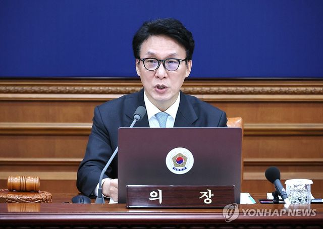 국무회의 발언하는 김민석 국무총리