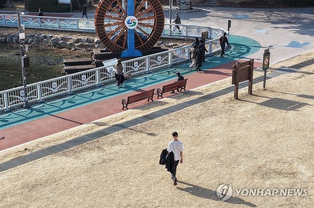 낮 기온 19도…가벼워진 옷차림