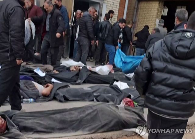 테헤란 카리자크 법의학 센터에 시신들이 놓여있는 모습을 촬영한 영상 캡처