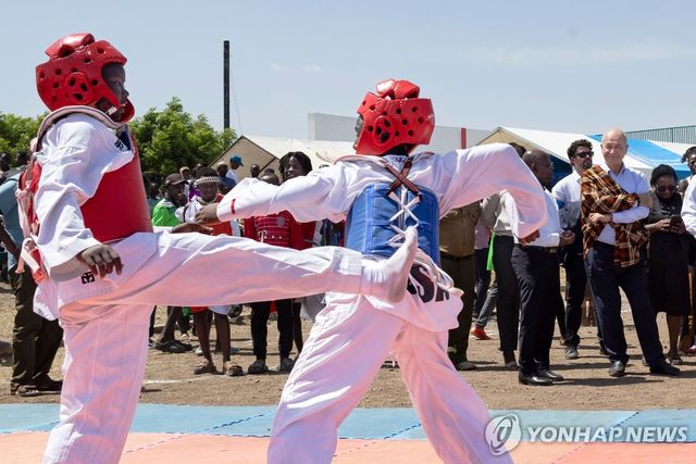 태권도 하는 케냐 난민 아동들