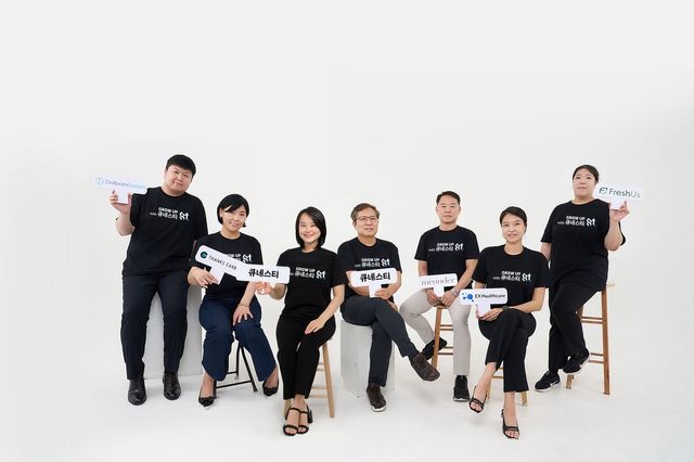 이순열(왼쪽서 3번째) 대표와 큐네스티가 투자한 기업 대표들