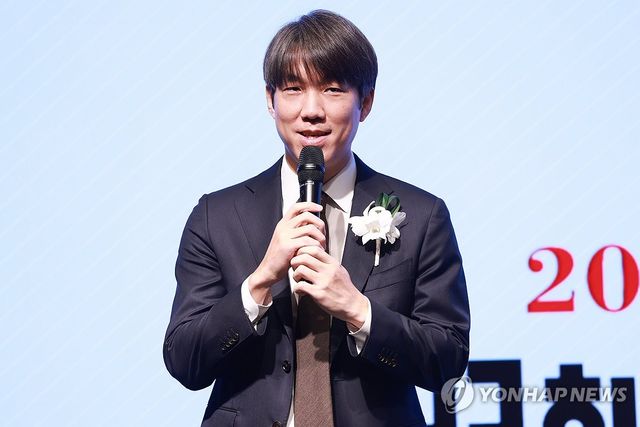 수상 소감 말하는 정경인 대표