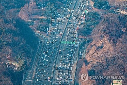 경부고속도로 양재IC 인근 정체