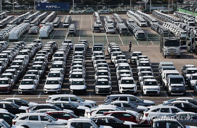 수출 대기 중인 자동차
