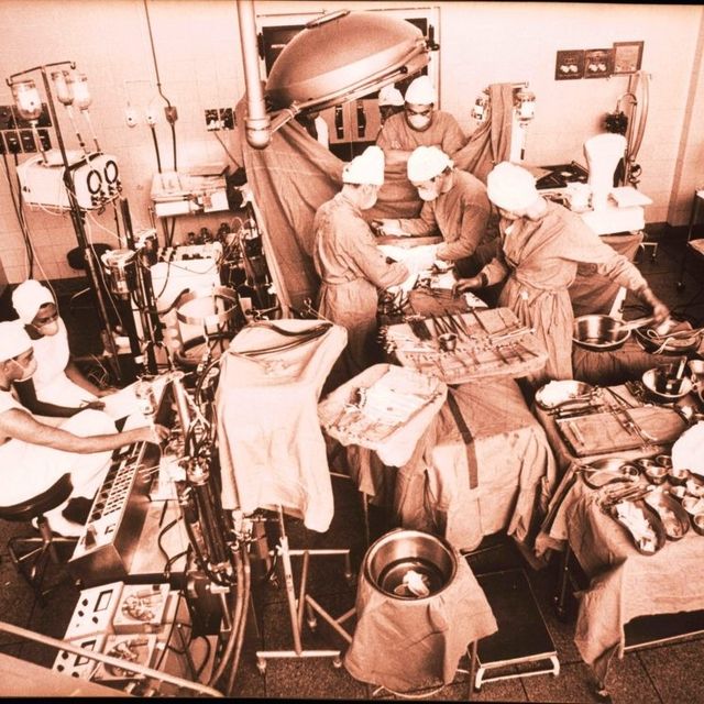 첫 번째 인간 심장 이식 수술