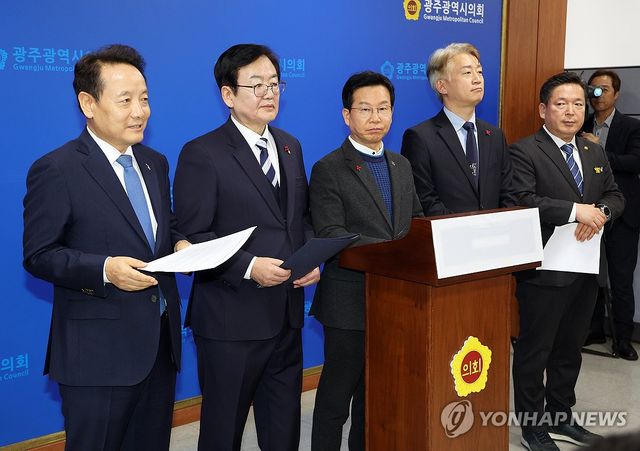 행정통합 입장 밝히는 광주시 구청장협의회