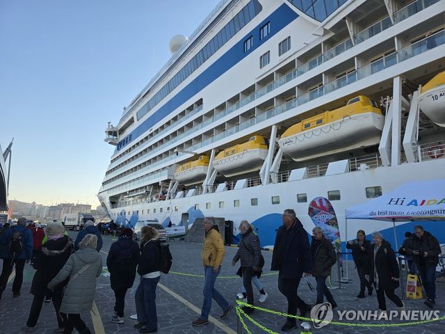 월드와이드 크루즈선 아이다디바호 첫 부산 입항