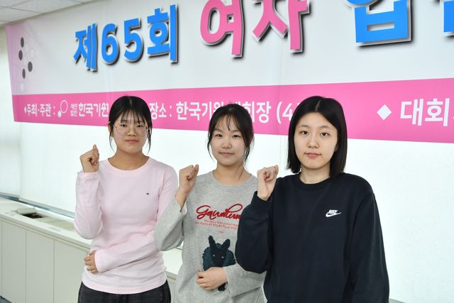 여자입단대회를 통과한 악지우(왼쪽부터), 이서영, 장진아