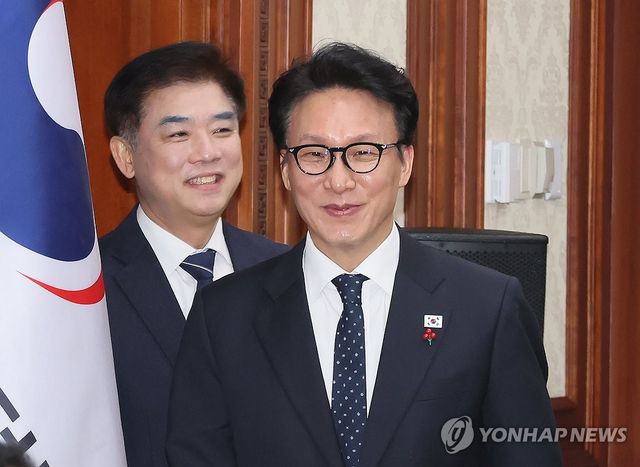 국가정책조정회의 참석하는 김민석 총리