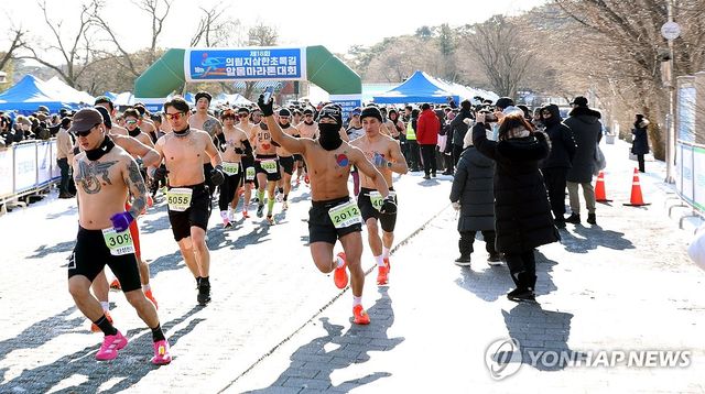추위 뚫고 제천 의림지 '질주'