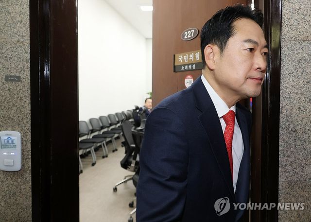국민의힘 소장파 모임 '대안과 미래'와 면담 마친 장동혁 대표