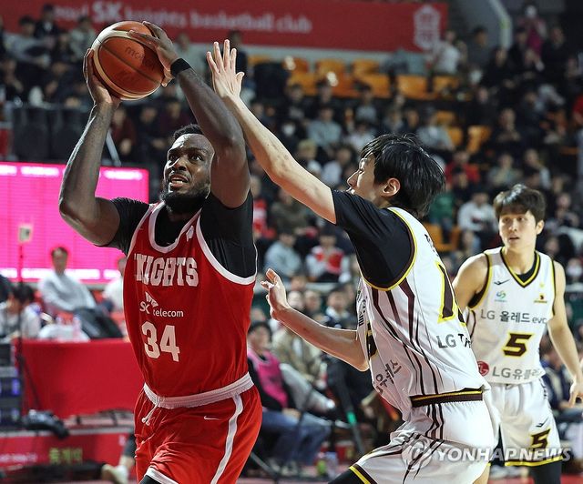 슛 하는 자밀 워니