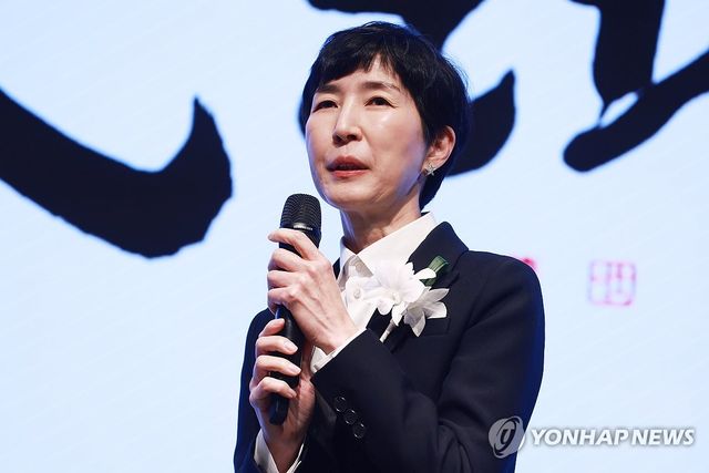 수상 소감 말하는 김정수 부회장