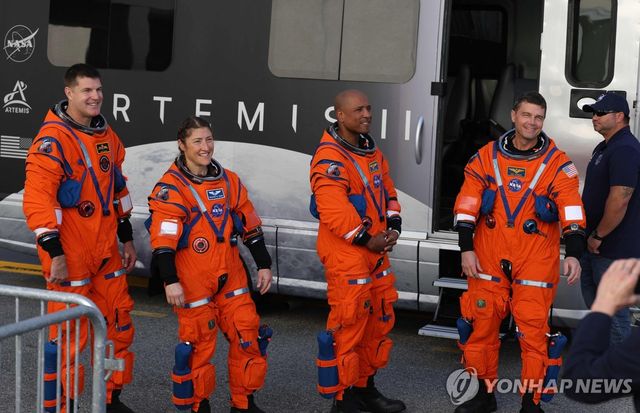 아르테미스 임무 수행할 NASA 우주비행사 4명 