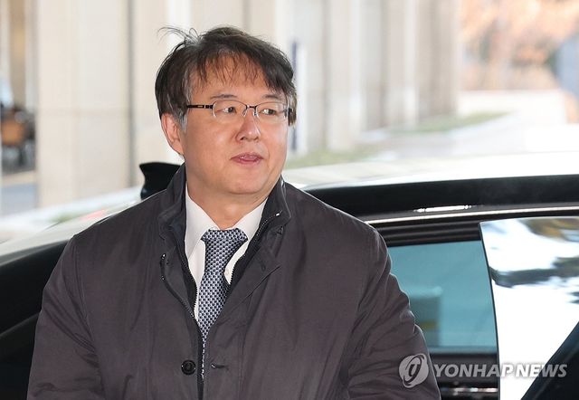 출근하는 '정교유착' 검경 합수본 김태훈 본부장
