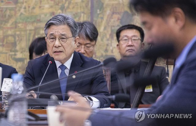 세계유산의 보존 시행령 관련 설명하는 허민 국가유산청장