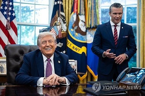 미국 트럼프 대통령과 헤그세스 국방장관